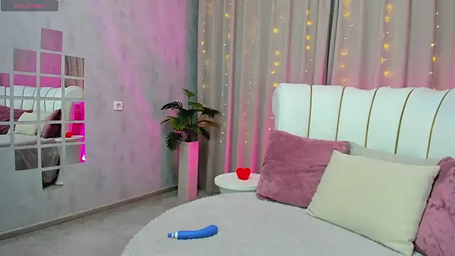 Snapshot of _Sunpuddle chatting on February 17, 12:07 am Sunpuddle online show from February 17, 12:07 am