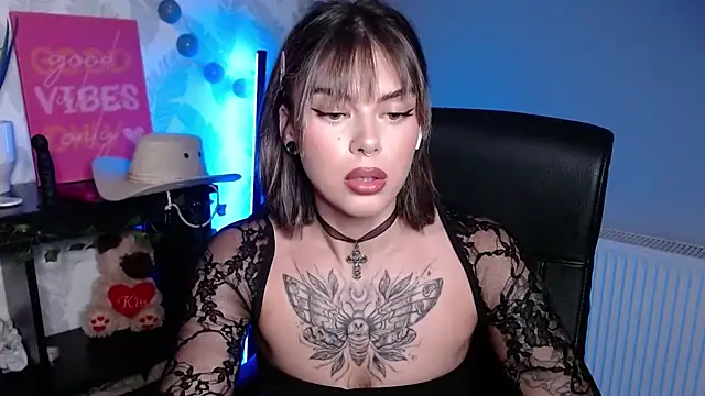 Snapshot of Nova_SIN chatting on February 12, 5:57 am Nova SIN online show from February 12, 5:57 am