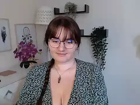 Julie Diamond online show from September 19, 12:39 pm