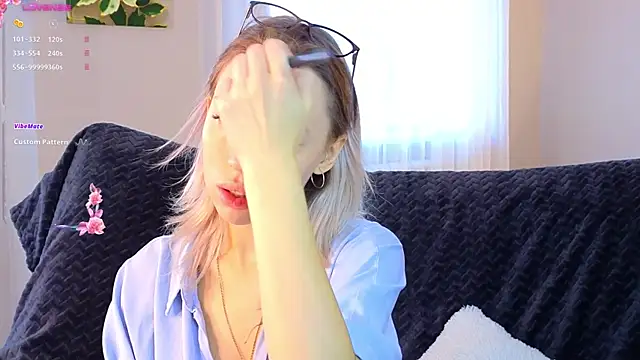 NyxaThorn online show from September 20, 2:40 pm