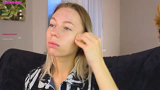 NyxaThorn online show from October 10, 2:38 pm