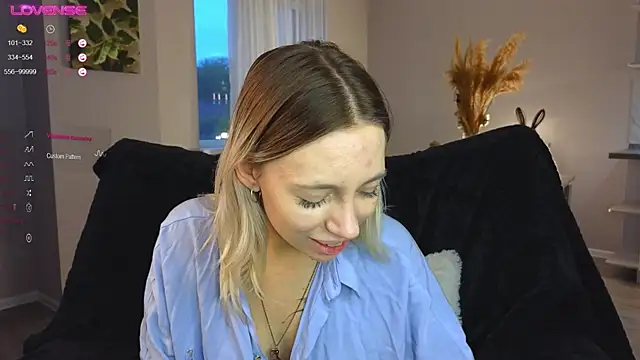 NyxaThorn online show from October 11, 2:37 pm