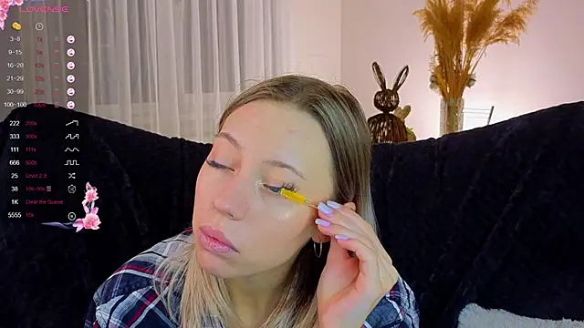 NyxaThorn online show from November 8, 2:39 pm