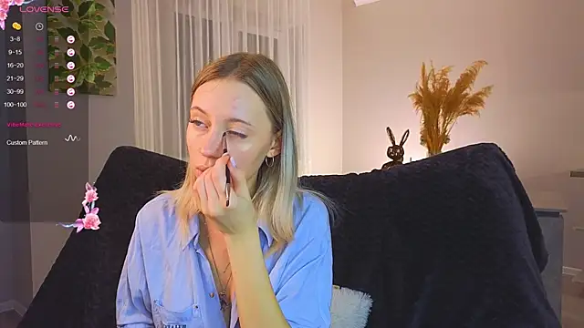 NyxaThorn online show from November 11, 2:39 pm