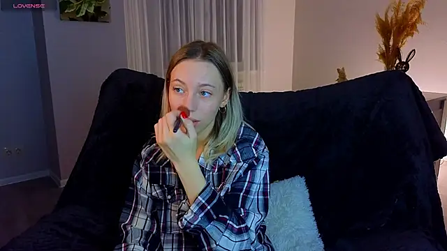 NyxaThorn online show from November 28, 2:42 pm