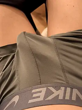 Snapshot of luckylover2024 chatting on April 4, 7:33 pm luckylover2024 online show from April 4, 7:33 pm