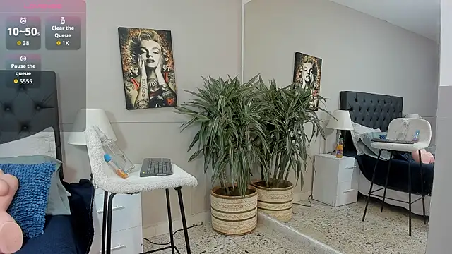 Snapshot of emilio_brandon chatting on September 30, 11:15 am emilio brandon online show from September 30, 11:15 am