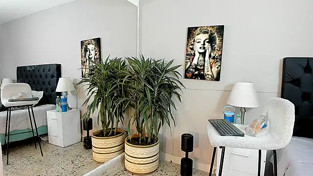 Snapshot of emilio_brandon chatting on October 7, 11:07 am emilio brandon online show from October 7, 11:07 am