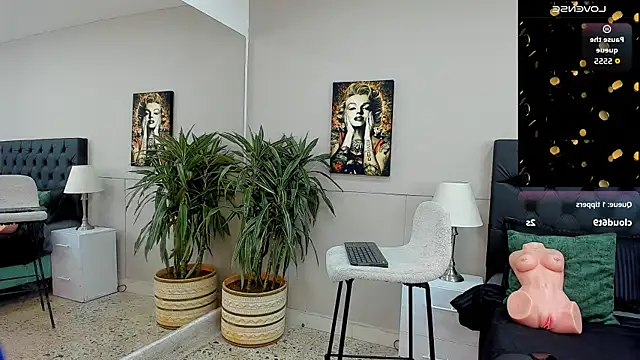 Snapshot of emilio_brandon chatting on October 12, 11:09 am emilio brandon online show from October 12, 11:09 am