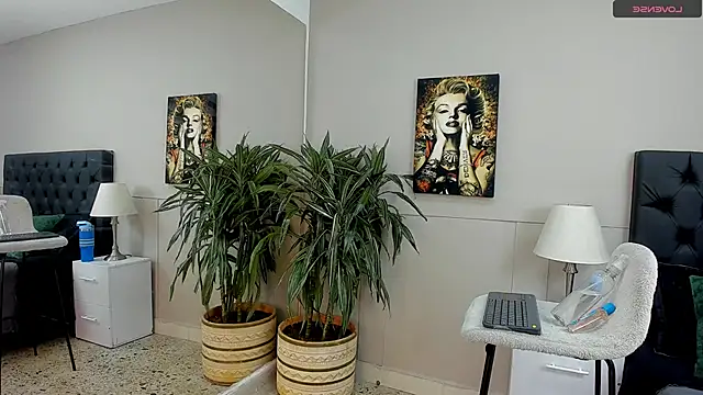 Snapshot of emilio_brandon chatting on October 19, 11:11 am emilio brandon online show from October 19, 11:11 am