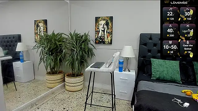 Snapshot of emilio_brandon chatting on October 20, 10:49 am emilio brandon online show from October 20, 10:49 am