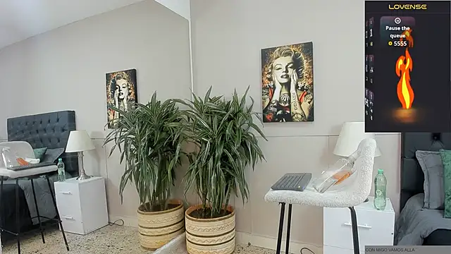 Snapshot of emilio_brandon chatting on October 31, 11:00 am emilio brandon online show from October 31, 11:00 am