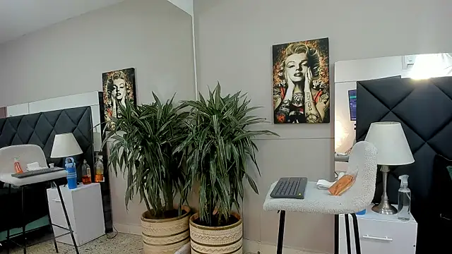 Snapshot of emilio_brandon chatting on November 5, 10:59 am emilio brandon online show from November 5, 10:59 am