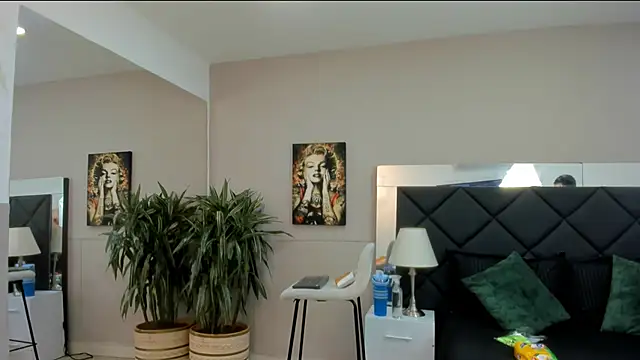 Snapshot of emilio_brandon chatting on November 8, 11:10 am emilio brandon online show from November 8, 11:10 am