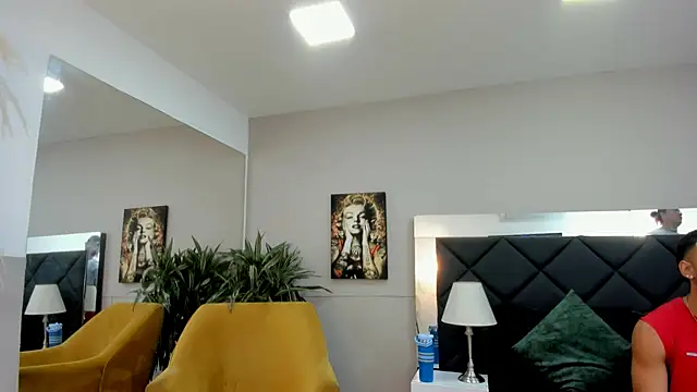 Snapshot of emilio_brandon chatting on November 9, 10:24 am emilio brandon online show from November 9, 10:24 am