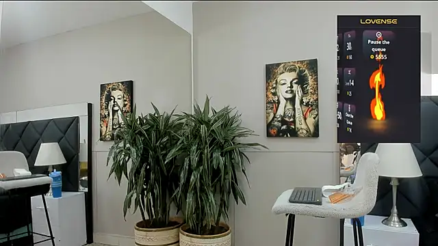 Snapshot of emilio_brandon chatting on November 11, 10:59 am emilio brandon online show from November 11, 10:59 am