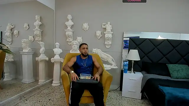 Snapshot of emilio_brandon chatting on November 26, 10:05 am emilio brandon online show from November 26, 10:05 am