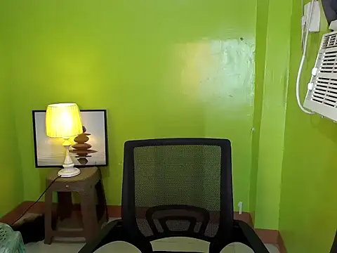 SultryCyraFoxmore online show from April 4, 4:00 am