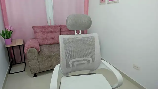 Emiss Jones online show from October 20, 12:38 pm