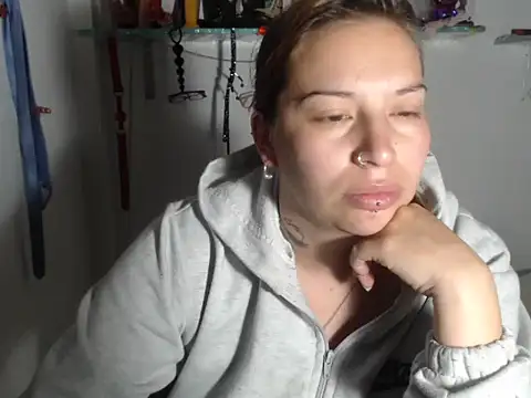 Snapshot of cloequeen15 chatting on September 24, 10:51 am cloequeen15 online show from September 24, 10:51 am