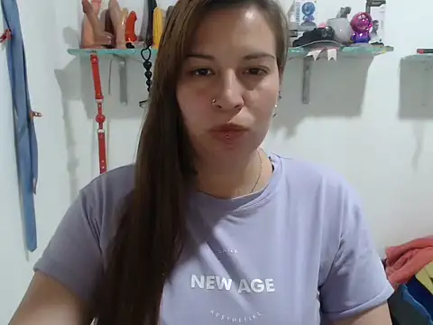 Snapshot of cloequeen15 chatting on September 25, 6:33 pm cloequeen15 online show from September 25, 6:33 pm