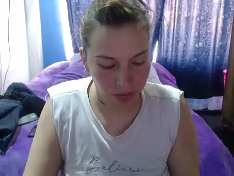 Snapshot of cloequeen15 chatting on September 30, 9:53 pm cloequeen15 online show from September 30, 9:53 pm