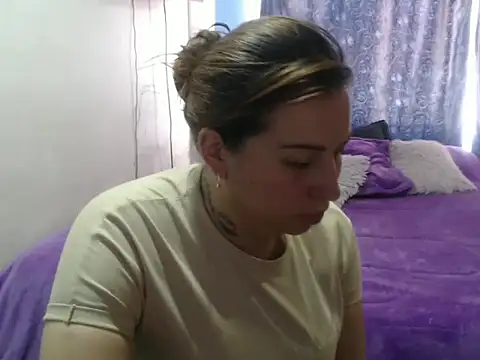 Snapshot of cloequeen15 chatting on October 7, 4:48 pm cloequeen15 online show from October 7, 4:48 pm