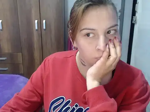 Snapshot of cloequeen15 chatting on October 9, 6:50 pm cloequeen15 online show from October 9, 6:50 pm