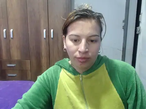 Snapshot of cloequeen15 chatting on October 14, 3:13 pm cloequeen15 online show from October 14, 3:13 pm