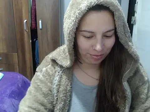 Snapshot of cloequeen15 chatting on October 23, 8:07 pm cloequeen15 online show from October 23, 8:07 pm