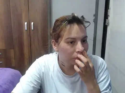 Snapshot of cloequeen15 chatting on October 31, 4:52 pm cloequeen15 online show from October 31, 4:52 pm