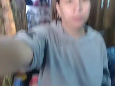 Snapshot of cloequeen15 chatting on January 8, 4:42 pm cloequeen15 online show from January 8, 4:42 pm