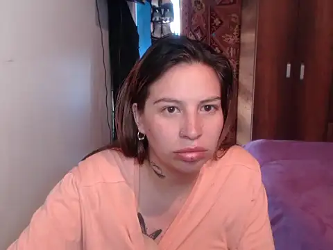 Snapshot of cloequeen15 chatting on February 25, 12:59 pm cloequeen15 online show from February 25, 12:59 pm