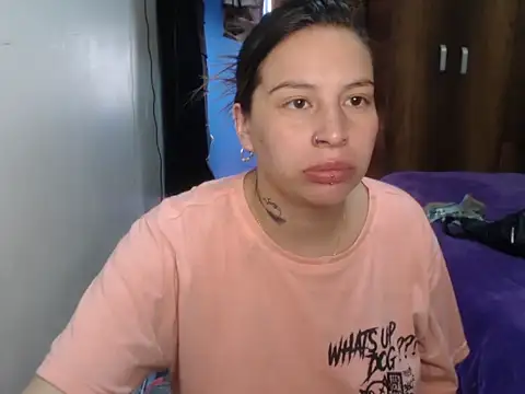 Snapshot of cloequeen15 chatting on March 13, 3:18 pm cloequeen15 online show from March 13, 3:18 pm