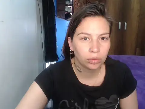 Snapshot of cloequeen15 chatting on March 21, 3:04 pm cloequeen15 online show from March 21, 3:04 pm