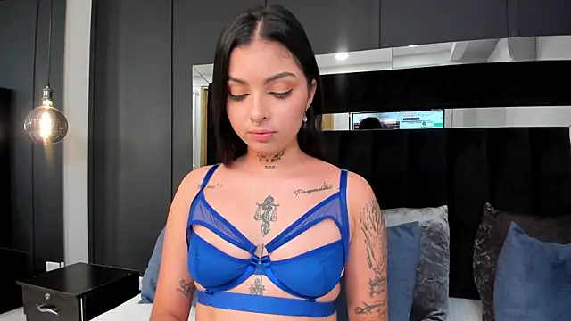 Snapshot of hannah_miltonn chatting on December 19, 6:48 pm hannah miltonn online show from December 19, 6:48 pm