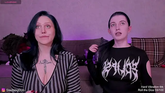Threesomebabes online show from June 12, 7:35 pm