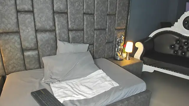 becca scotts online show from October 15, 12:05 pm