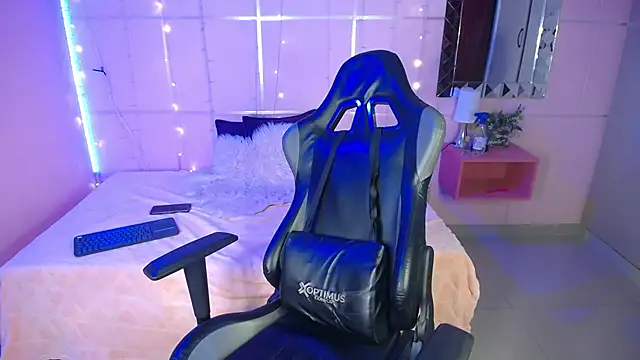 Justin gray  online show from September 11, 8:20 pm