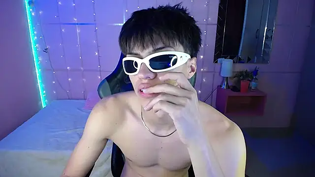 Justin gray  online show from September 30, 9:09 pm