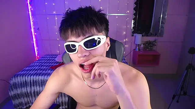 Justin gray  online show from October 10, 9:14 pm