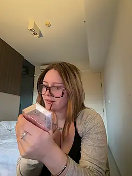 Snapshot of cherryrosealiee chatting on July 22, 11:46 am cherryrosealiee online show from July 22, 11:46 am