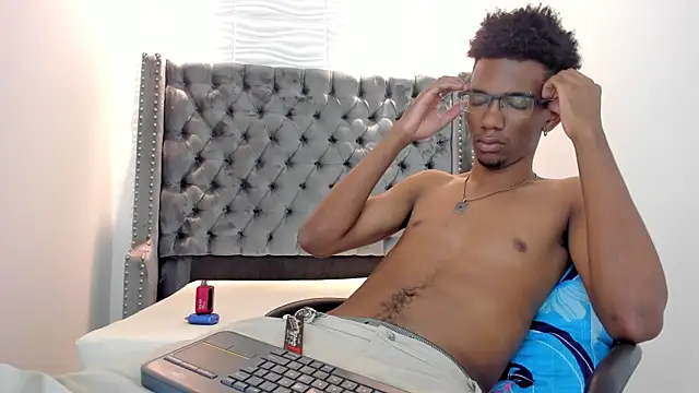 Snapshot of nero_reyd chatting on September 22, 7:27 pm nero reyd online show from September 22, 7:27 pm