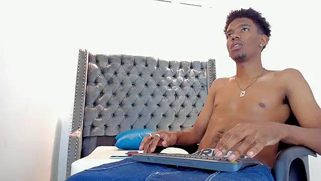 Snapshot of nero_reyd chatting on September 30, 7:30 pm nero reyd online show from September 30, 7:30 pm