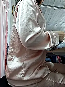 irina hana online show from December 17, 1:00 am