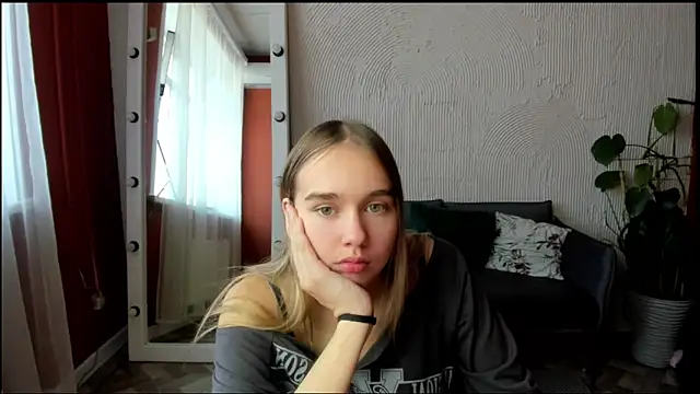 Snapshot of Vel1ka chatting on October 7, 10:01 am Vel1ka online show from October 7, 10:01 am