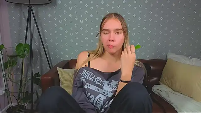 Snapshot of Vel1ka chatting on October 8, 11:52 am Vel1ka online show from October 8, 11:52 am