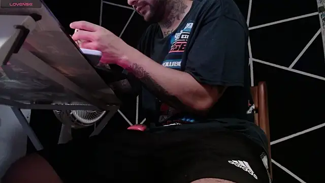 nicolastorres99 online show from November 5, 6:30 pm