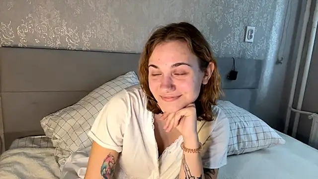 SunPunnyGirl online show from October 13, 8:14 am