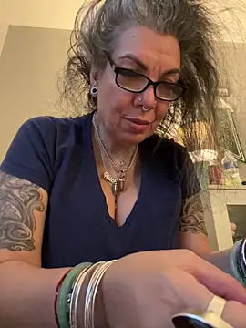 dieseldame1313 online show from December 19, 10:32 pm